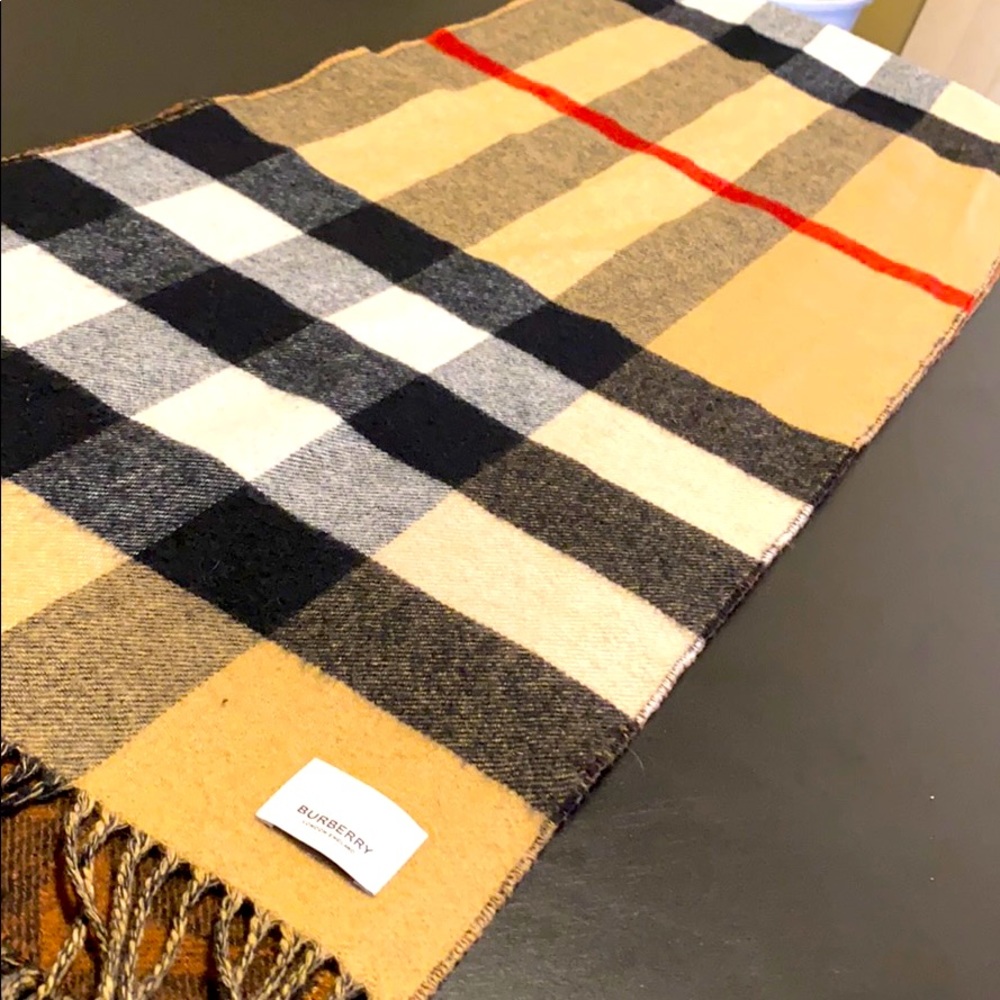 Burberry reverse able scarf